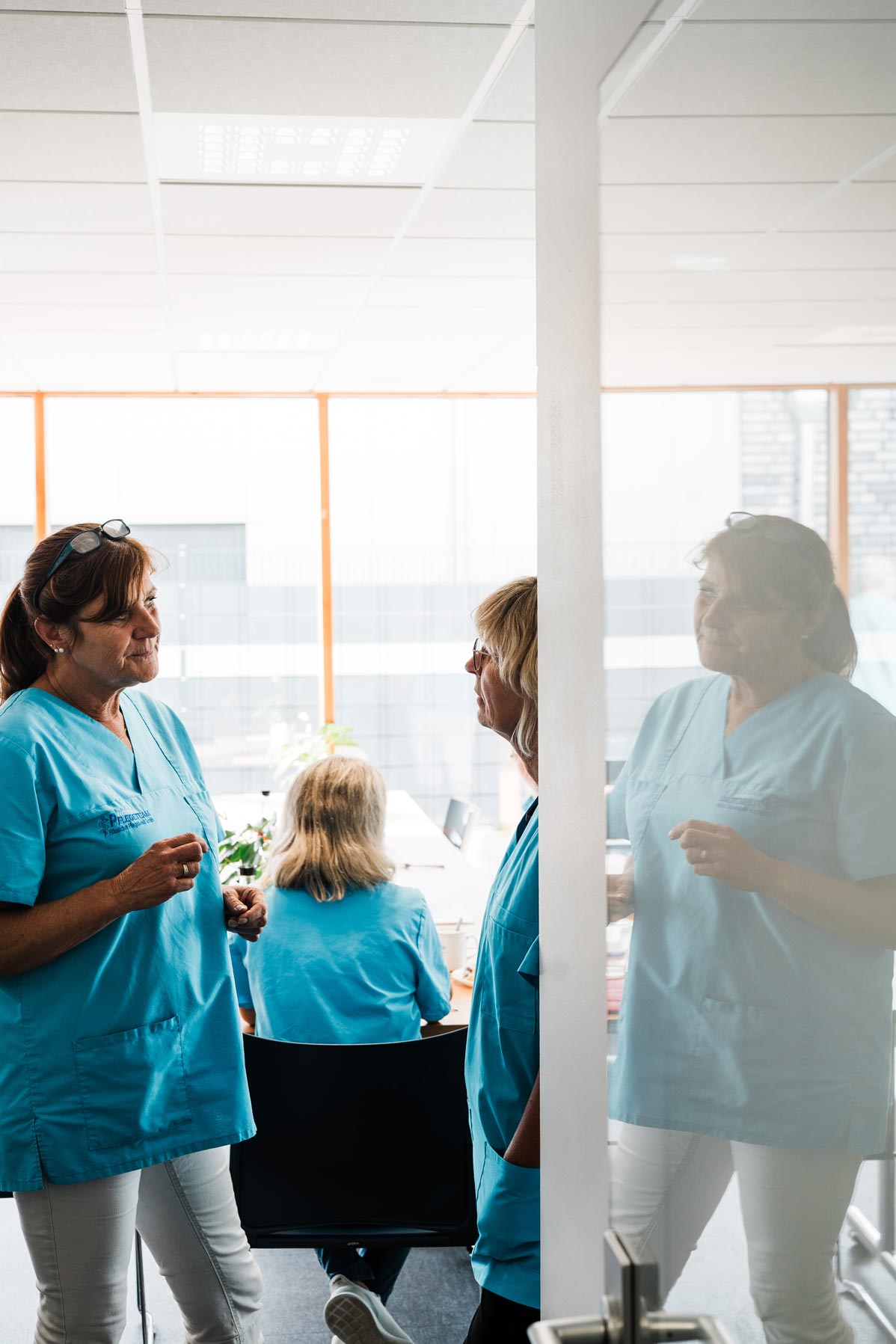 sanamed Pflegeteam, Mitarbeiterinnen unterhalten sich, Pflegedienst Havixbeck